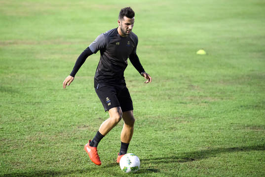 Sveriges Mikael Ishak på en träning med det svenska