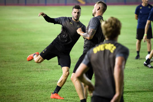 Sveriges Mikael Ishak på en träning med det svenska