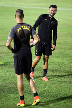 Sveriges Valmir Berisha på en träning med det svenska