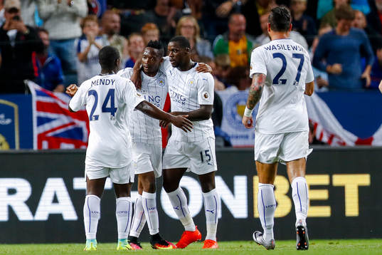 Leicester Citys spelare jublar efter reduceringen 3-2