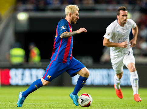 Barcelonas Leo Messi med boll