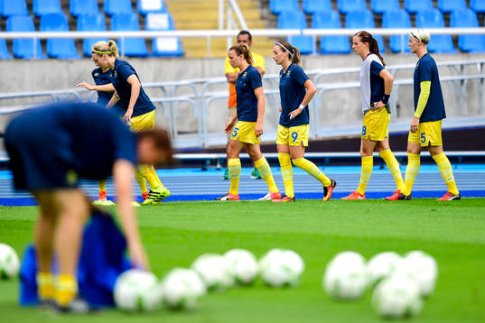 Sveriges Jessica Samuelsson , Kosovare Asllani Lotta