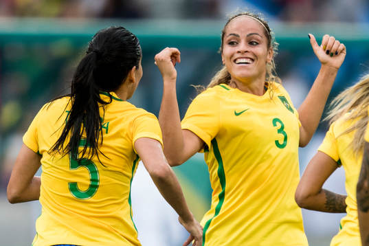 Brasiliens Monica jublar efter sitt 1-0 mål i fotbollsmatchen mellan Brasilien och Kina den 3 augusti 2016