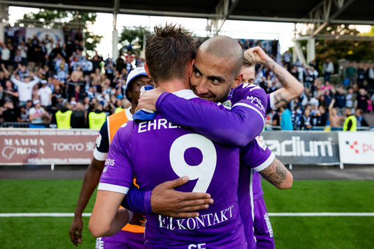 IFK Göteborgs Haitam Aleesami kramar om Jakob Ankersen