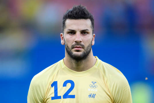 Sveriges Mikael Ishak vid lineup innan fotbollsmatchen mellan Sverige och Colombia den 4 augusti 2016