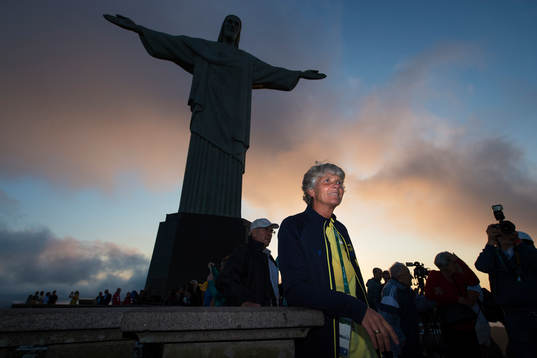 Förbundskapten Pia Sundhage när Sveriges damfotbollslandslag besöker statyn Cristo Redentor, även kallad Jesusstatyn, den 4 augusti 2016