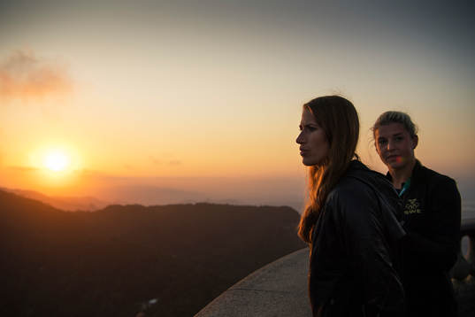 Emma Berglund och Olivia Schough när Sveriges damfotbollslandslag besöker statyn Cristo Redentor, även kallad Jesusstatyn, den 4 augusti 2016