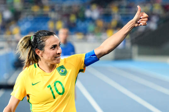 Brasiliens Marta tackar publiken