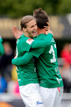 Jönköpings Pawel Cibicki och Daryl Smylie jublar