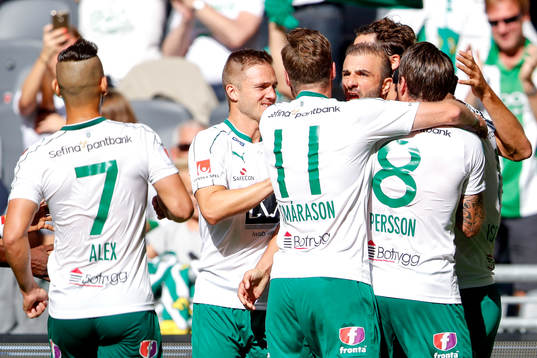 Hammarbys Alexssander Medeiros de Azeredo, Mats Solheim, Arnór Smárason och Johan Persson jublar tillsammans med 1-0 målskytten Kennedy Bakircioglu