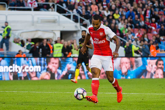 Arsenals Theo Walcott gör 3-1-målet
