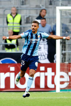 Djurgårdens Alexander Faltsetas och Mathias Ranegie jublar efter 2-1 av Ranegie