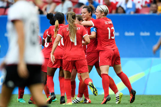 Kanadas Melissa Tancredi jublar efter att hon gjort 1-2 i fotbollsmatchen mellan Tyskland och Kanada den 9 augusti 2016