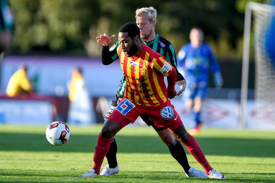 Syrianskas Victor Vera Garcia  och Varbergs Sebastian Crona
