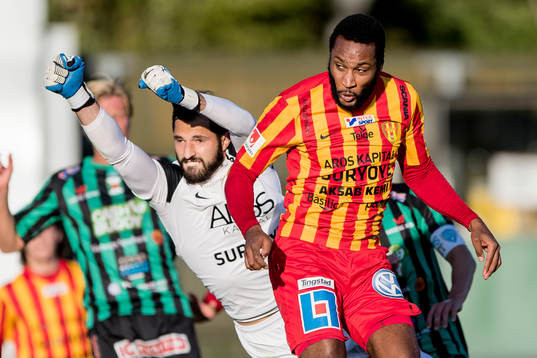 Syrianskas målvakt Dejan Garaca och Victor Vera Garcia