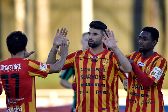 Syrianskas Mattias Mete  jublar efter 0-2 på straff