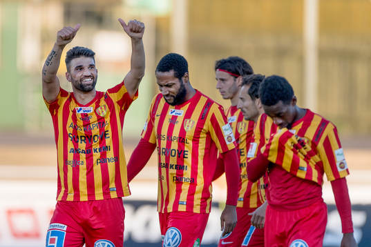 Syrianskas Mattias Mete jublar efter 0-2