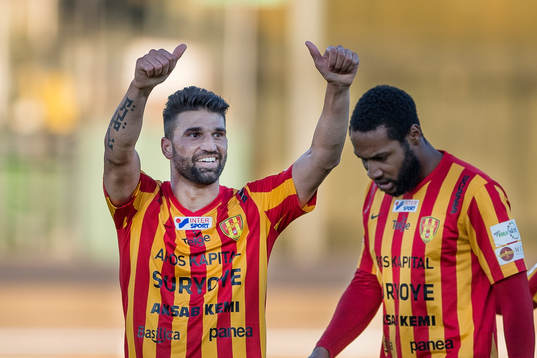 Syrianskas Mattias Mete jublar efter 0-2 på straff