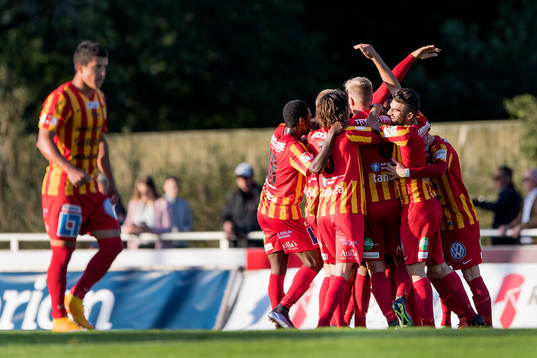 Syrianskas spelare jublar efter att Victor Vera Garcia gjort 0-1