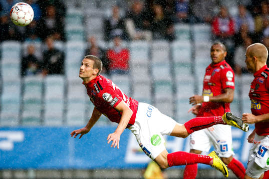 Falkenbergs Akseli Pelvas nickar undan
