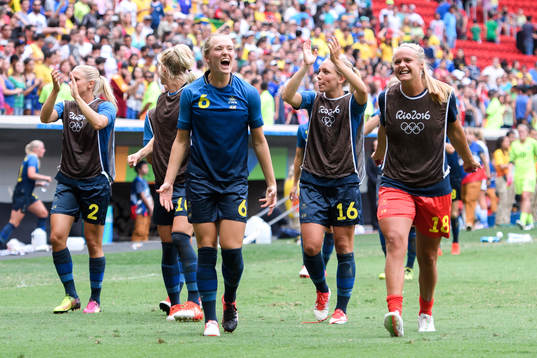 Sveriges Magdalena Ericsson jublar efter kvartsfinalen i fotboll mellan USA och Sverige den 12 augusti 2016