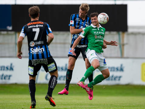 Sirius Oscar Pehrsson i kamp med Ljungskiles Hannes Stiller