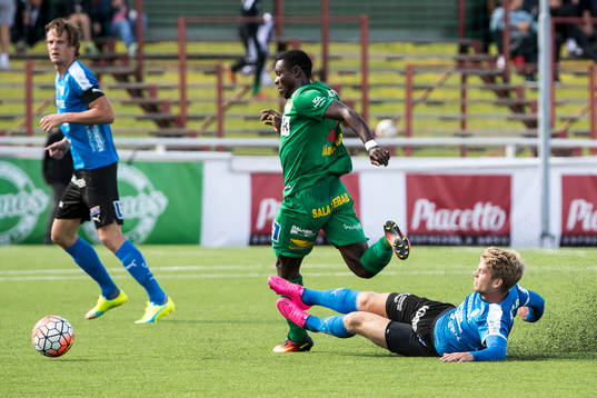 Dalkurds Imed Louati och Halmstads Marcus Mathisen  i fotbollsmatchen i superettan mellan Dalkurd och Halmstad den 14 augusti 2016 i Borlänge.
