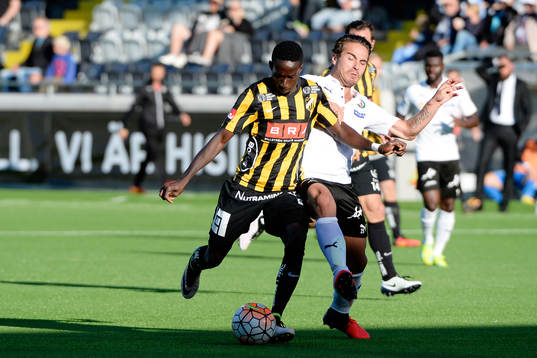 Häckens Demba Savage och Örebros Erik Moberg