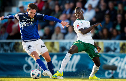 Sundsvalls Robin Tranberg och Hammarbys Pa Amat Dibba