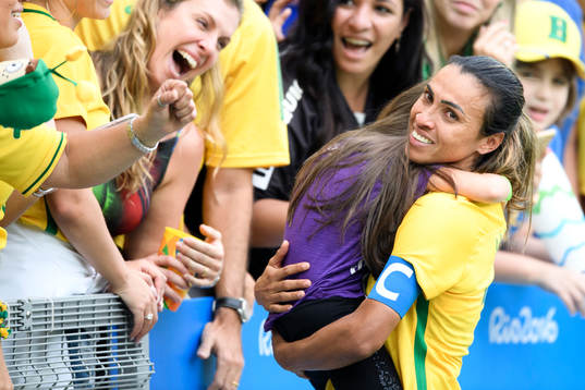 Brasiliens Marta hyllas av publiken