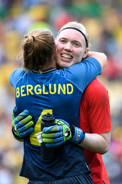 Bla gjennom flere bilder av Hedvig Lindahl