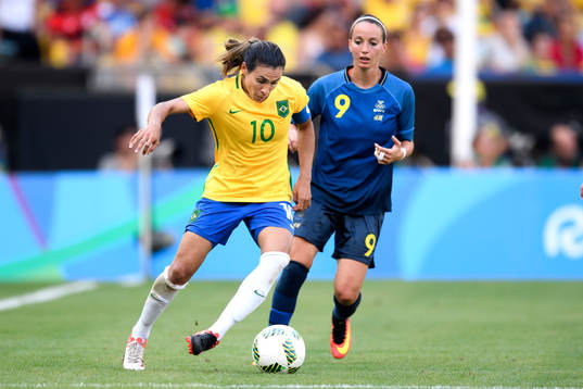 Brasiliens Marta och Sveriges Kosovare Asllani i