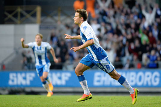 IFK Göteborgs Mads Albeck gör 1-0 och jublar