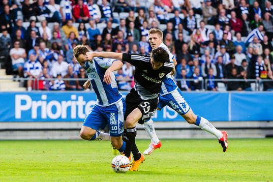 IFK Göteborgs Tobias Hysén och Qarabags Badavi Huseynov i