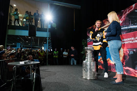 s ordförande Catharina Elmsäter-Svärd talar