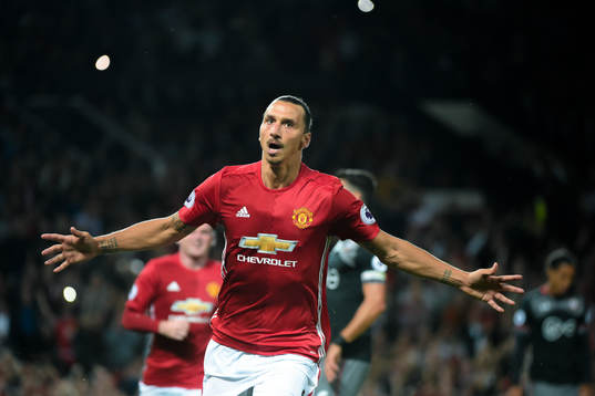 Manchester Uniteds Zlatan Ibrahimovic jublar efter 2-0 på straff