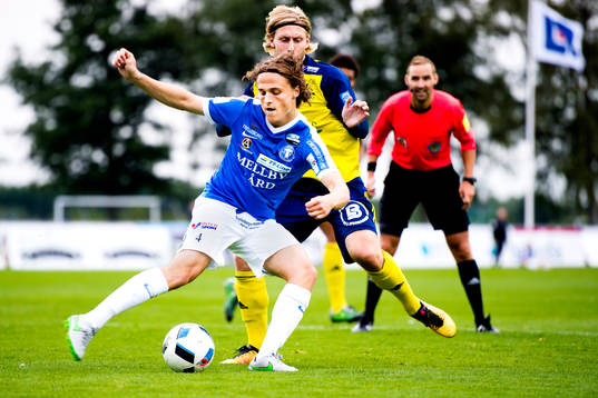 Trelleborgs Jacob Palander med bollen