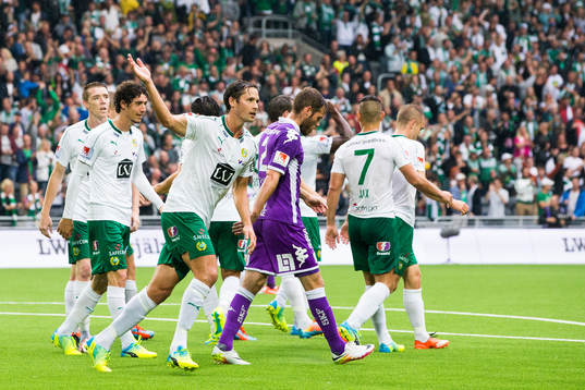 Hammarbys Philip Haglund jublar efter att ha gjort 1-0 för Hammarby