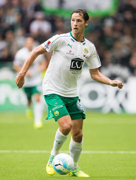 Hammarbys Philip Haglund med bollen