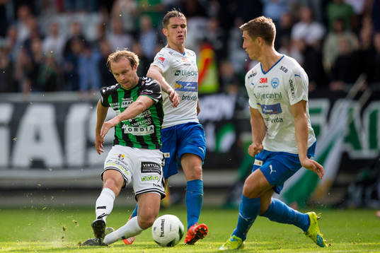 GAIS Craig Henderson skjuter ett skott