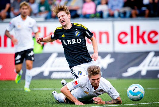 s Johan Blomberg och Örebros Erik Moberg