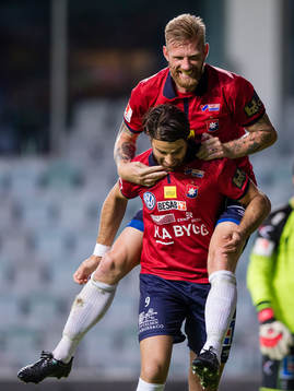 Örgrytes George Mourad jublar ihop med Fredrik Björck