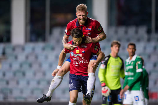 Örgrytes George Mourad jublar ihop med Fredrik Björck