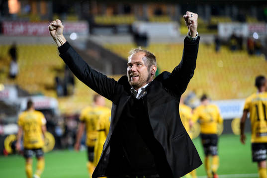 Elfsborgs manager Magnus Haglund jublar