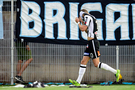 Landskronas Erik Pärsson jublar efter 3-0