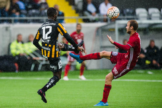 Häckens Mohammed Abubakari och Östersunds Curtis Edwards