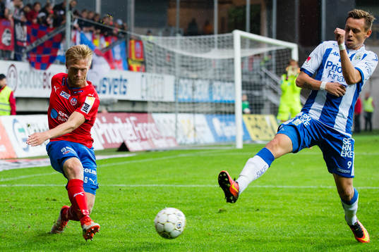 Helsingborgs Andreas Landgren mot IFK Göteborgs Jakob