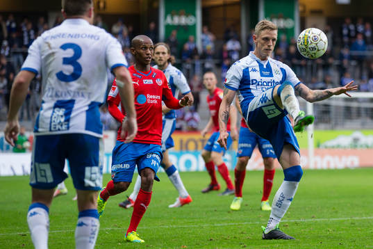 IFK Göteborgs Sören Rieks före Helsingborgs Amethyst
