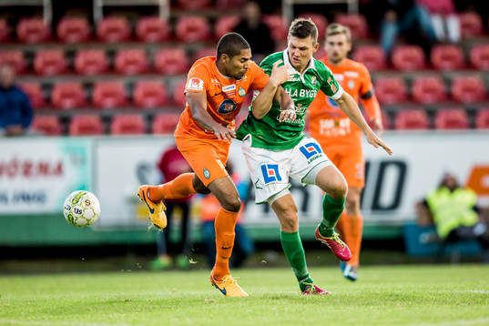 Ljungskiles Hannes Stiller före Athletics Denis Viana da