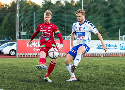 s William Olausson och Luleå:s Joel Rajalakso